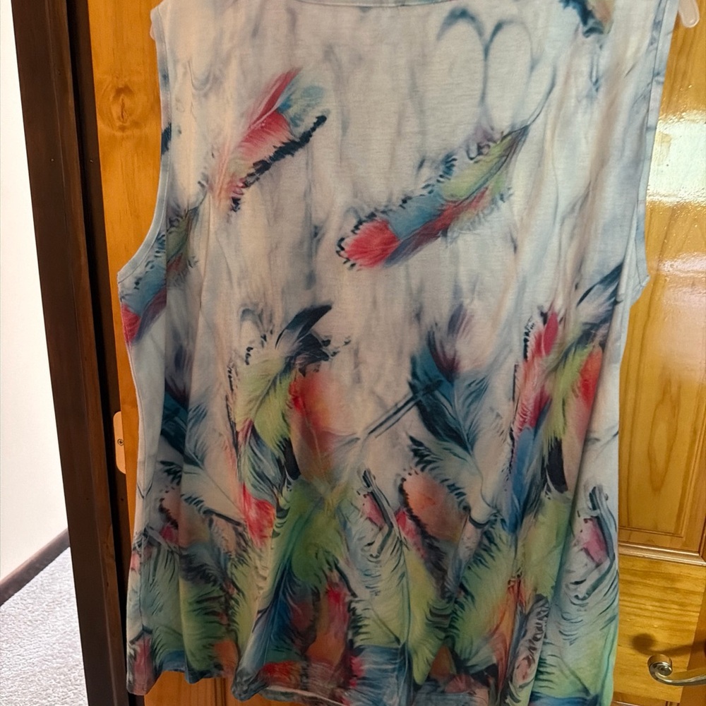 Sleeveless Feather-Print Tank Top - Multicolor